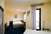 Thomas Hotel -　ト-マスホテルの3名様用の客室。ブダペストの格安ホテルでCorvin közの近くにございます。