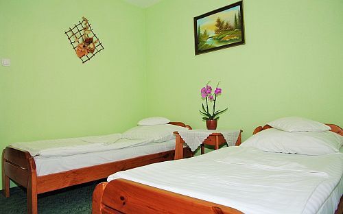 Cameră cu două paturi la acțiune, in Hotel Fodor și Halaszcsarda, la Gyula