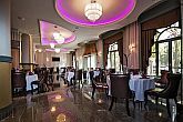 Restaurantul Grand Hotel Glorius într-o frumoasă înconjurătoare