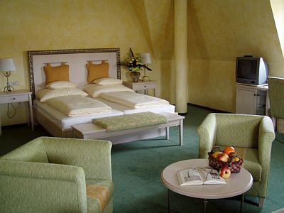 Hétkúti Wellness Hotel Mór - Akciós hotelszoba Budapest közelében Móron