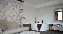 Suite con bañera esquinera en Esztergom en Portobello Yacht Hotel