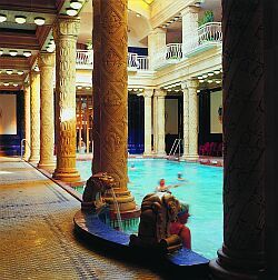 Masaż wodny w Hotelu Gellert w Budapeszcie