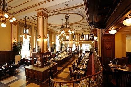 Zsolnay restaurant - Жёлнаи ресторан элегантного отеля Budapest Hotel Novotel Centrum в сердце города