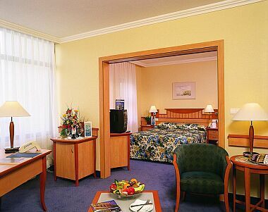 Элегантный термальный отель - уютный апартамент отеля - Helia Budapest