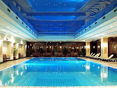 În piscina hotelului Grand Hotel Margitsziget Budapest
