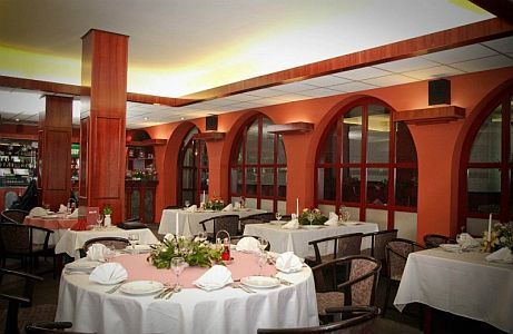 Hotel Nagyerdo Debrecen - ресторан отеля  с Венгерской кухней