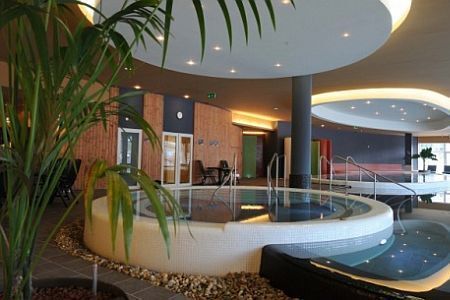 Binnenbad van het 4-sterren Hunguest Hotel Forras in Szeged, Hongarije - speciale wellnessaanbiedingen