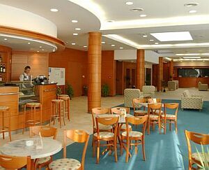 Hunguest Hotel Aqua-Sol - lobby van het 4-sterren thermaal- en wellnesshotel in Hajduszoboszlo, Hongarije - lastminute wellness weekend