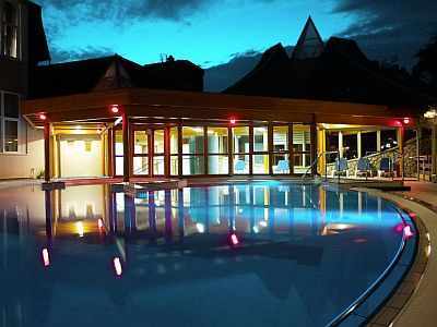Ноыый бассейн с сюрпризом в Хевизе - Health Spa Resort Heviz лечебный отель