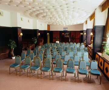 Ruime conferentiezaal in het 4-sterren Thermaal Hotel Heviz bij het Balatonmeer