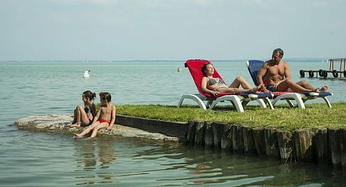 La plage du lac Balaton - vacances familiales - Hôtel Marina 3 étoiles á Balatonfüred en Hongrie