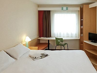 Hotel Ibis City cu promoţii în centrul Budapestei, unde întălnesc drumurile Rakoczi şi Nagykorut