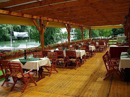 Amstel Hattyu Inn - Gyor - Grill Terrasse