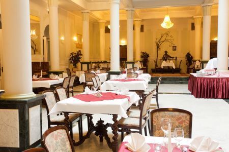 レストラン、Pannonia Hotel, Sopron、オ―ストリアから近く町、Sopronにあるウエルネスサービス、レストラン