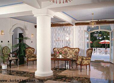Lobby in castle hotel Szent Hubertusz - Sobor - Hungary