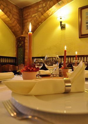 Hotel Revesz Gyor - restaurante elegante con especialidades de pescados y caza