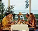 Hotels in Siofok - betaalbare vakantie bij het Balatonmeer - ontbijtterras van het Hotel Lido