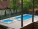 Goedkope accommodatie bij het Balatonmeer - driesterren Hotel Korona in Siofok met eigen buitenbad