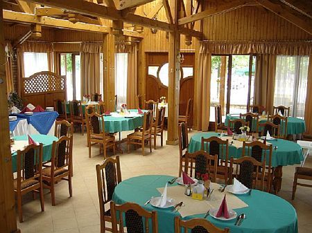 Hotel Korona  Siofok - элегантный ресторан отеля на берегу Балатона