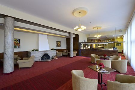 Grand Hotel Galya**** elegante lobby in het Grand Hotel in Galyateto