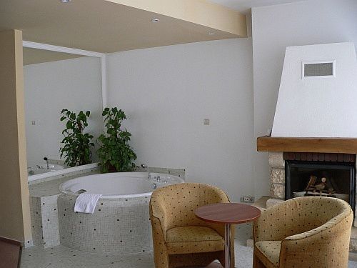 Zdyskontowany pokój hotelowy z jacuzzi w Grandhotelu Galya Hotel