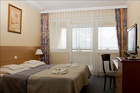 Hotel Marina-Port 4* rabatt hotellrum i Balatonkenese