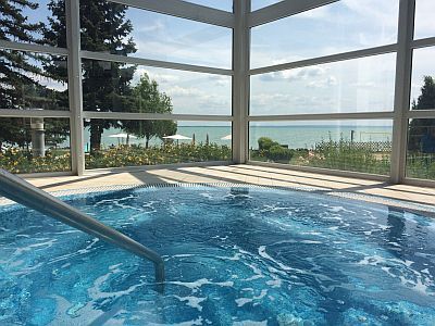 Prisvärd wellness hotell i Balatonkenese med panorama