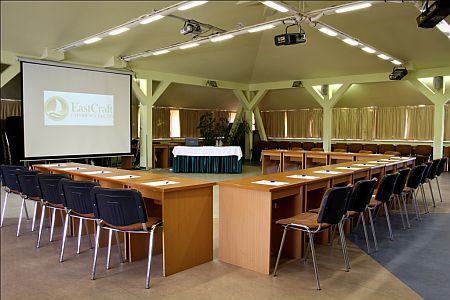 Sala de reuniones del Hotel Marina Port en Balatonkenese