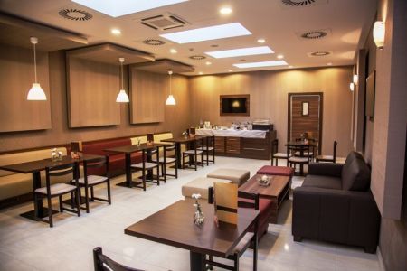 Het vernieuwde restaurant van Hotel Vitta in Boedapest met Hongaaarse en internationale specialiteiten