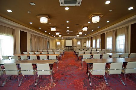 Sala de reuniones en el Hotel Gastland M0 - Szigetszentmiklos - cerca de Budapest - hotel barato