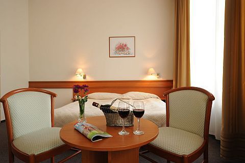 Hunguest Hotel Platanus - дешевый и романтический отель в Будапеште