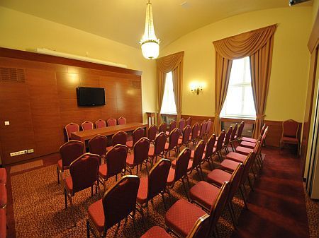 Salon elegant în hotelul Mercure Magyar Kiraly din Szekesfehervar din Ungaria