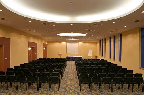 La salle de conférence de l'hôtel Panorama á 4 étoiles - Siofok au lac Balaton
