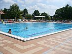 Piscina termal al aire libre y cubierta en Mosonmagyarovar