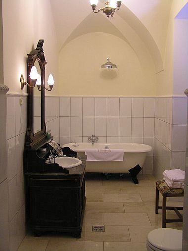 Bathroom in castle hotel Hedervary - 4-star castle hotel in Hedervar Hungary