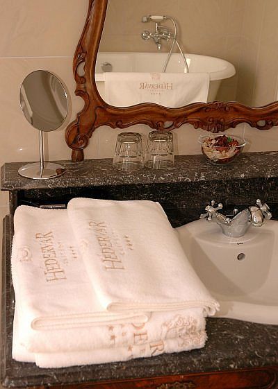 Hotel Castillo Hedervary - cuarto de baño - reservación de habitación a precios favorables