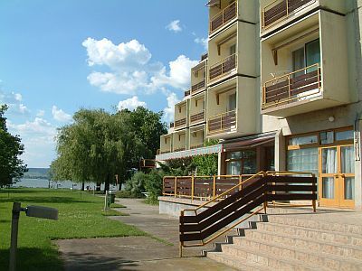 Tani hotel przy jeziorze Velencei na Węgrzech- Piramis Hotel Gardony