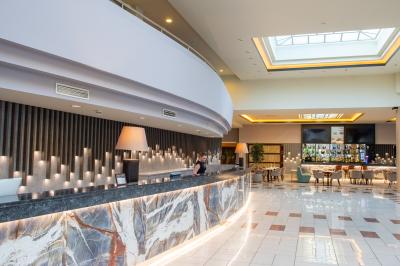 Hotel Azur Siofok con servicios de bienestar y conferencias