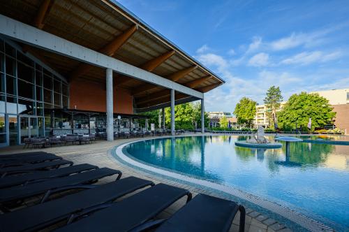 Hotel Azur in Siofok with huge indoor and outdoor pools, jacuzzi