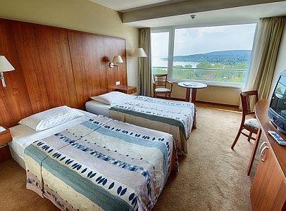 4* L'elegante camera d'albergo dell'hotel Bal Resort a Balatonalmadi