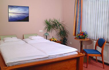 Pokój dwuosobowy Hotelu Unicornis w Egerze