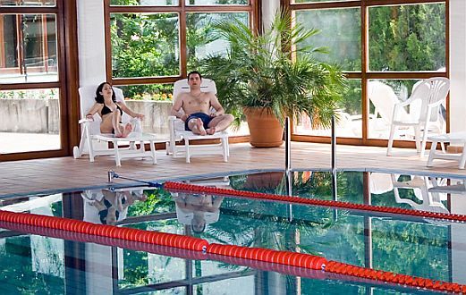 Wellness vakantie bij het Balatonmeer - zwembad van het Hotel Club Tihany in Hongarije