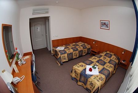 Hotel Platán Székesfehérvár - habitación de dos camas