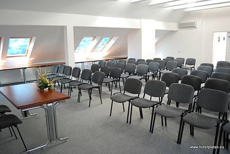 Konferenzsaal im Hotel Platan Szekesfehervar - 3 sterne Hotel, 200 Meter von der Hauptstrasse