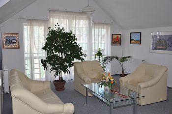 Hotel Platan Szekesfehervar -ウェレンツェイ湖から15キロ・バラトン湖から５０キロ・ブダペストから６０キロにあるホテル。