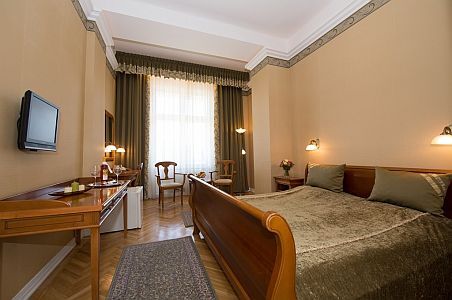 Grand Hotel Aranybika - alojamiento barato en Debrecen para el Carnival de Flores