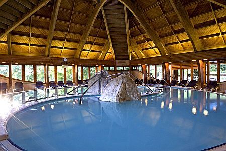 Thermal Hôtel Héviz 4 étoiles et sa piscine avec d'eaux thermales et médicinales hongrois