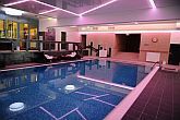 Hotel Eger Park - hotellets simmbasäng med extrapris för vellness veckorslut