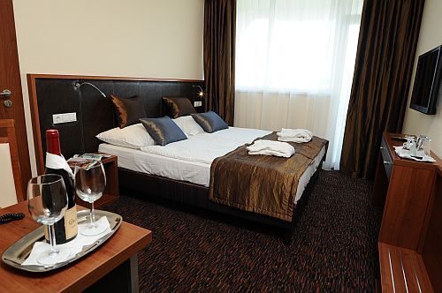 Tweepersoonskamer in het driesterren Hotel Eger Park op 500 m afstand van het historische centrum van Eger