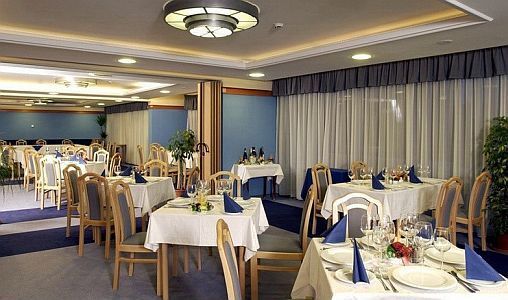 Eger Park Hotel - Hoteles en Eger - Sala verde